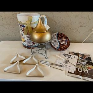 Limited addition 100yr anniversary Hershey’s fondue set in gold colour